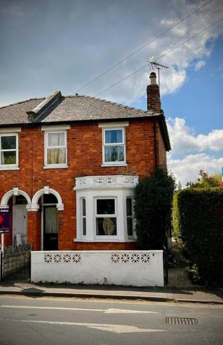 المنظر الخارجي, Historic & Stylish Cottage in Charlton Kings