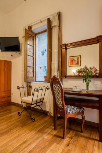 Single Room image 6