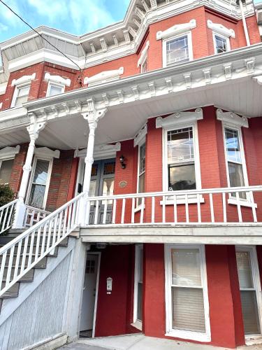 Classical Isbills Row House close to NYC - Apartment - Bayonne