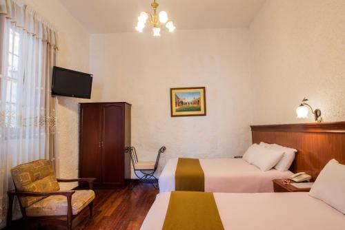 Twin Room image 4