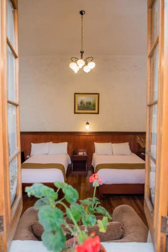 Twin Room image 2
