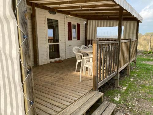 Mobil Home avec spacieuse terrasse à Meschers proche de Royan - Camping - Meschers-sur-Gironde