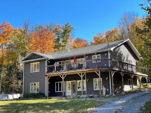 Mountain House in the Heart of Haliburton, Mins to Lake