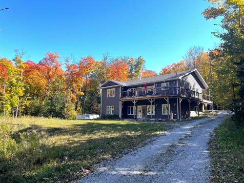 Mountain House in the Heart of Haliburton, Mins to Lake