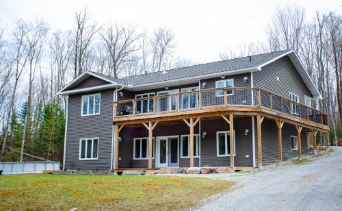 A szálláshely kívülről, Mountain House in the Heart of Haliburton, Mins to Lake in Haliburton