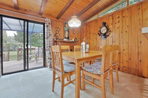 Rustic cottage on Canal Lake in Kawartha Lakes