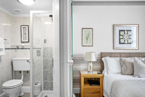 Superior Double Room image 6