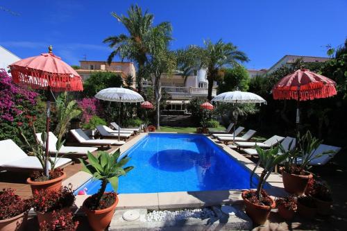 Villa Sitges Palm Garden: 5 minutes walking from beach. Amaizing Garden/Outdoor