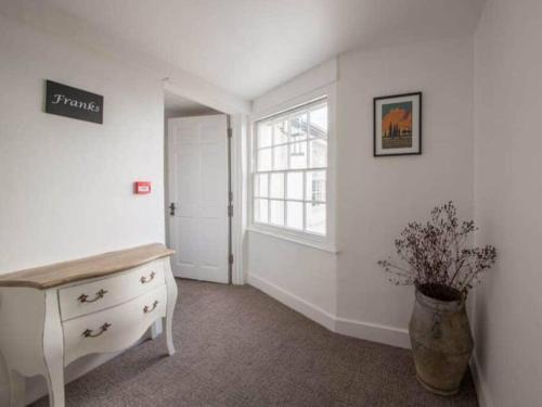 Franks, Cowes - Sleeps 4 - 2 Bed - 2 Bath - Central Location