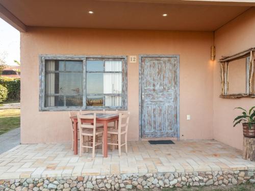One-Bedroom Bungalow image 1