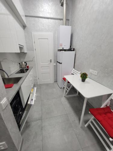 One-Bedroom Apartment image 5