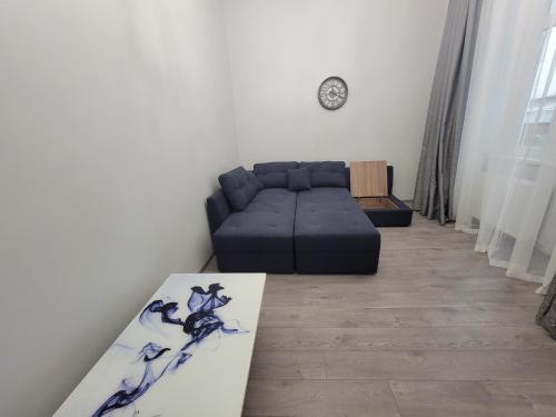 One-Bedroom Apartment image 4