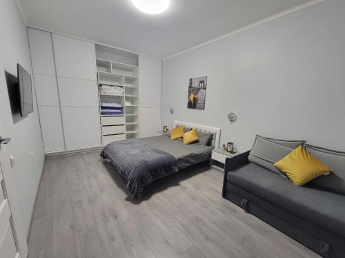 One-Bedroom Apartment image 3