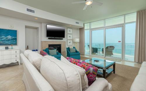 Turquoise Place C2602