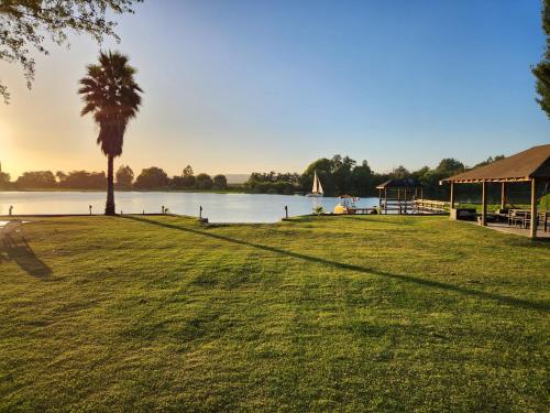 Casa en lago rapel con orilla propia