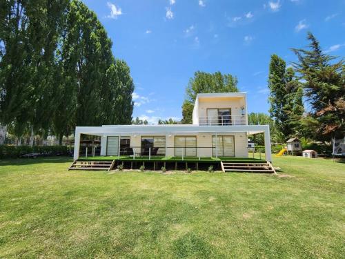 Casa en lago rapel con orilla propia