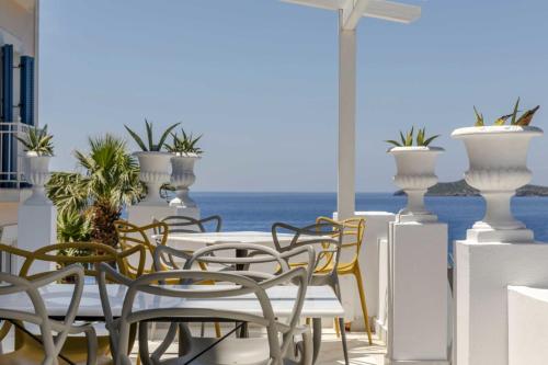 Aneroussa Beach Hotel - image 10