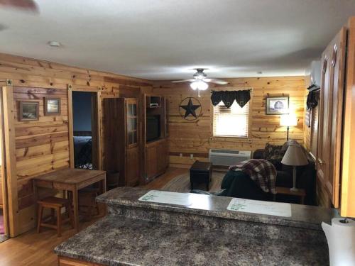 Wagon Wheel Cottage. Dog Friendly,Pipestem WVA