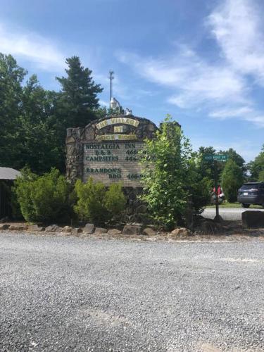 Wagon Wheel Cottage. Dog Friendly,Pipestem WVA