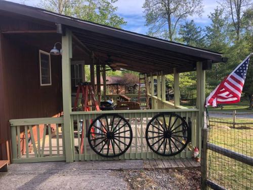 Wagon Wheel Cottage. Dog Friendly,Pipestem WVA