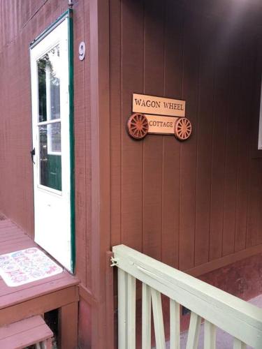 Wagon Wheel Cottage. Dog Friendly,Pipestem WVA