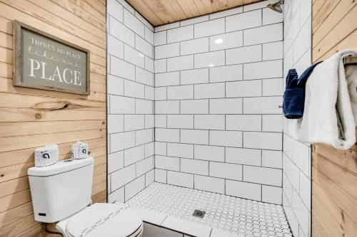 The Chalet At Greenbriar Creek in Cosby, USA