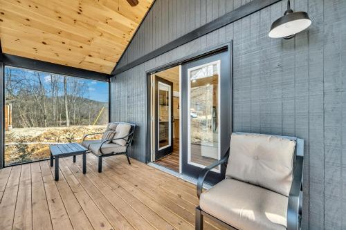 The Cottage At Greenbriar Creek in Cosby, USA