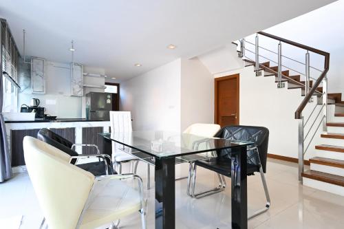 โกลเด้นซี หัวหิน (GOLDEN SEA HUA HIN) near หมูบ้าน ช้าง