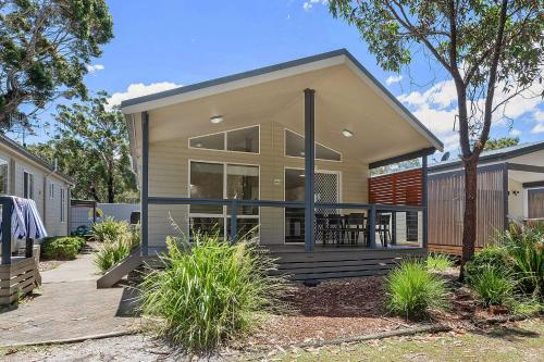 2 bedrooms, 5 beds