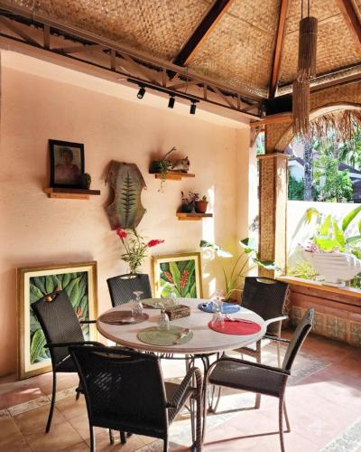 レストラン, ニギ ニギ トゥー ビーチ リゾート (Nigi Nigi Too Beach Resort) in ボラカイ島