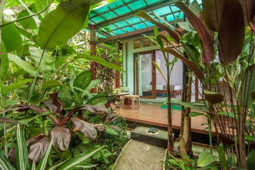 Cozy Wayan Sueta's Garden Villa 2