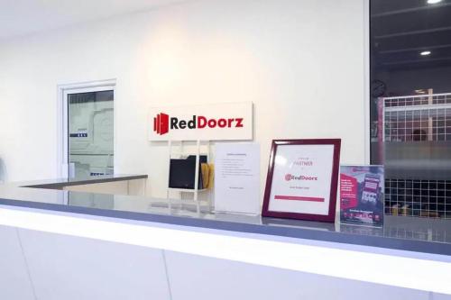 Lobby, RedDoorz Hostel near Taman Puring in Pondok Indah