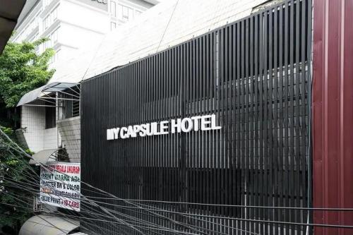 Exterior view, RedDoorz Hostel near Taman Puring in Pondok Indah