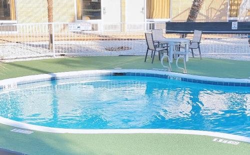 Americas Best Value Inn Beeville - 수영장