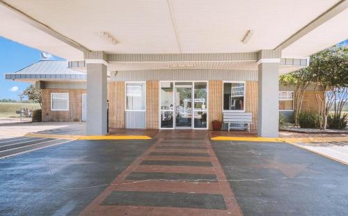 Americas Best Value Inn Beeville - 숙소 외관