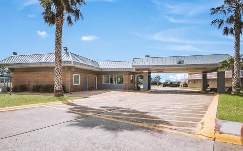 Rodeway Inn - image 13