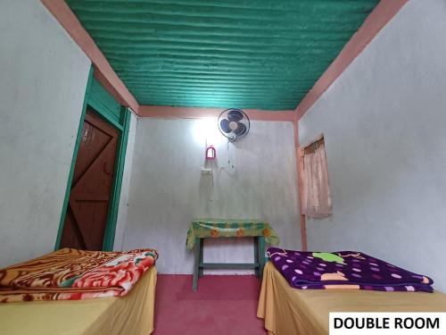 Double Room with Shared Bathroom image 3