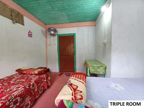 Triple Room with Shared Bathroom image 4