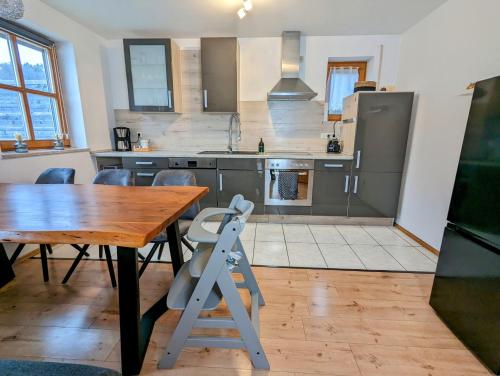 廚房, FeWo Goldstück mit privatem SPA und Whirlpool (FeWo Goldstuck mit privatem SPA und Whirlpool) in 格拉弗瑙