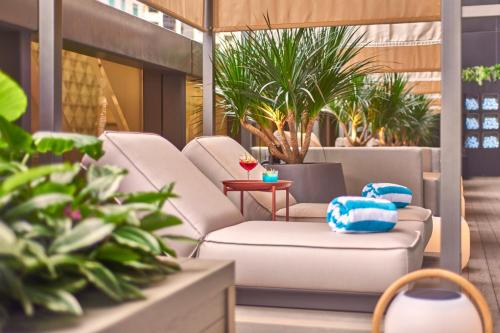 Restaurant, Pullman Singapore Orchard near Mount Elizabeth Hospital