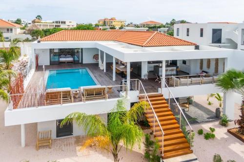 Villa Flamingo - LXRYHOME Collection