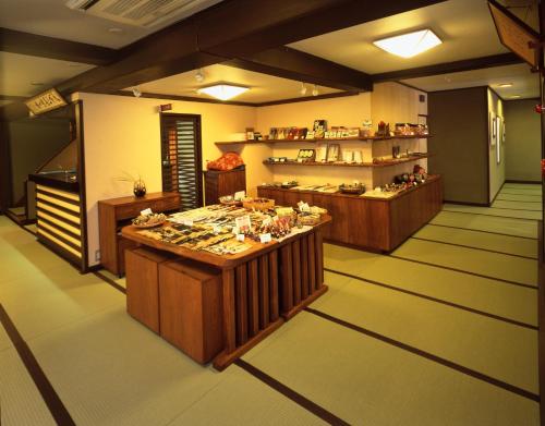 Shops, Seikiro Ryokan Historical Museum Hotel in Miyazu