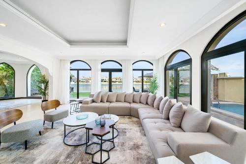 Villa Grande on Palm Jumeirah - 6 BR + kids room