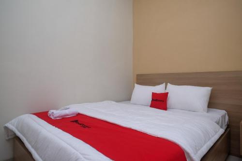 B&B Surakarta - RedDoorz Plus near UMS Solo 2 - Bed and Breakfast Surakarta