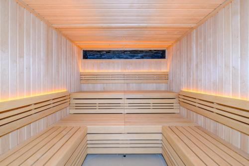 ซาวน่า, 8 Woolacombe West - Luxury Apartment at Byron Woolacombe, only 4 minute walk to Woolacombe Beach! in วูลาคอมบ์