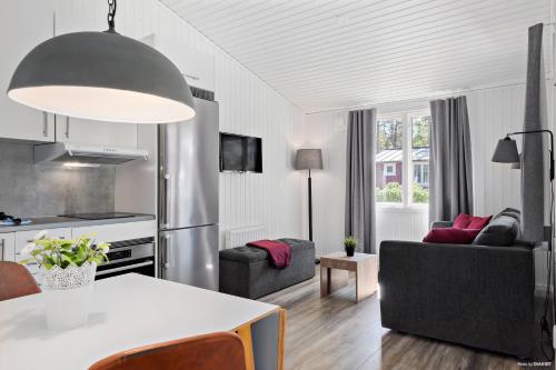 2 twin beds, 1 sofa bed