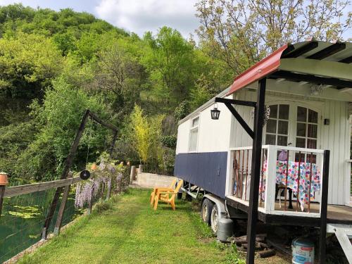 pipowagen Blagour gelegen aan waterbron - Location saisonnière - Lachapelle-Auzac