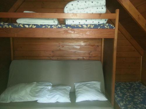 2 twin beds, 1 sofa bed
