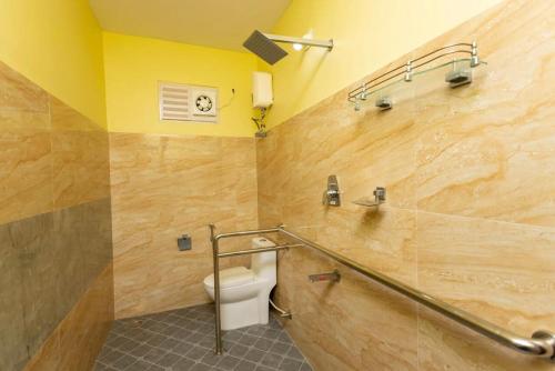 Deluxe Double Room (2 Adults + 1 Child) image 1