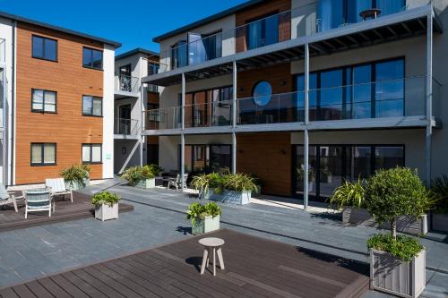 陽台/露台, 11 Woolacombe West - Luxury Apartment at Byron Woolacombe, only 4 minute walk to Woolacombe Beach! in 烏爾拉考姆比